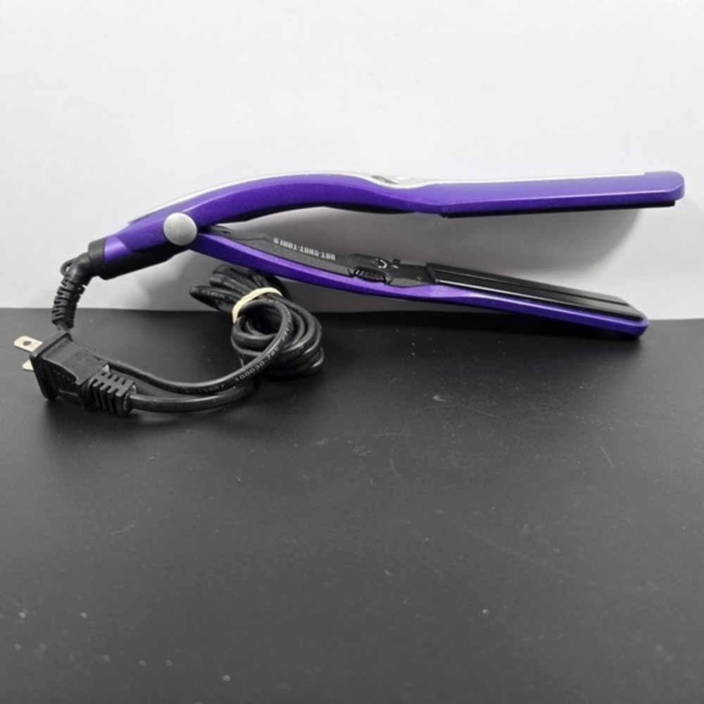 Hot Shots Helen Of Troy 1.5" Salon Digital Flat Iron‎ Ceramic Tourmaline